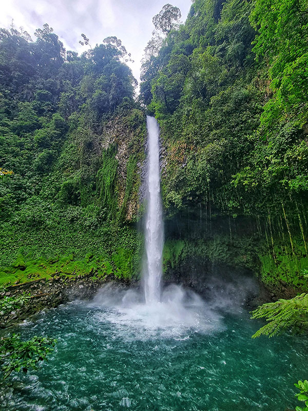 la-fortuna-waterfall-600x800